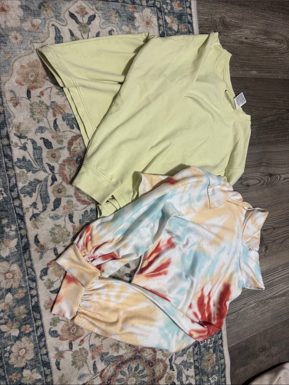 Light Yellow Crewneck Sweatshirt & Tie-Dye Mock Neck Top Set